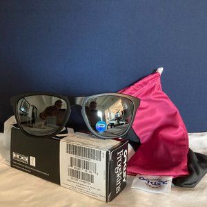 OAKLEY FROGSKINS  BLACK  MATTE FRAMES